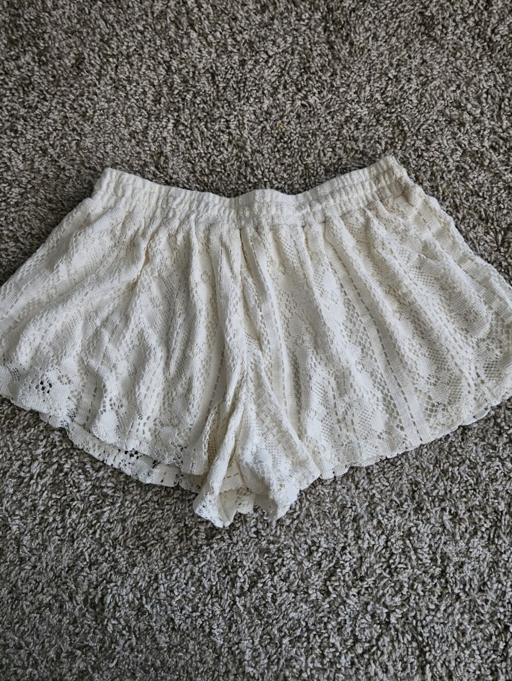 Roxy Shorts | White Lace Shorts with Pockets | Size Small | (NWT) - Picture 2 of 5